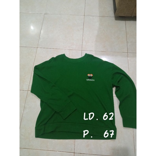 cn hijau botol crewneck