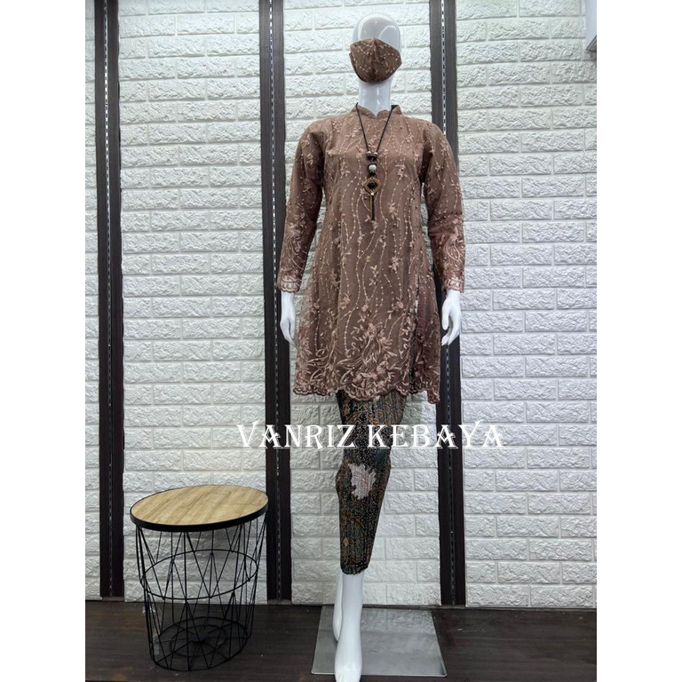 TUNIK BROKAT / KEBAYA TUNIK TILE / TUNIK TILE BELAH / KEBAYA TUNIK / KEBAYA MODREN / TUNIK KEBAYA / KEBAYA WISUDA