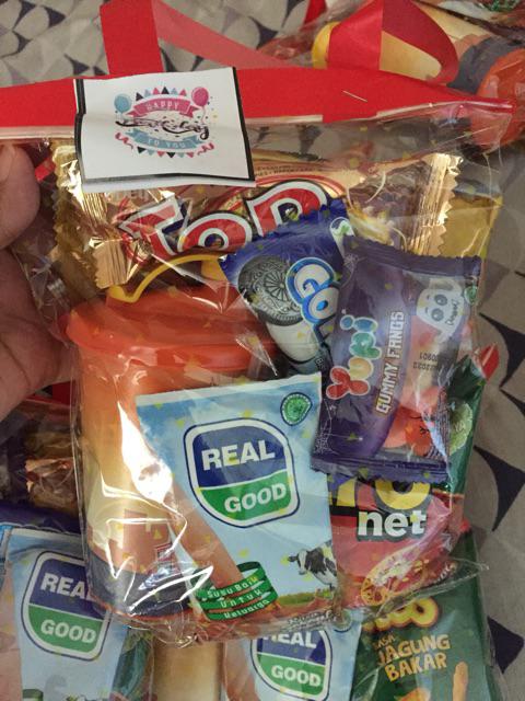 Parcel Snack Murah + Botol Minum Kemasan Cantik Ulang Tahun