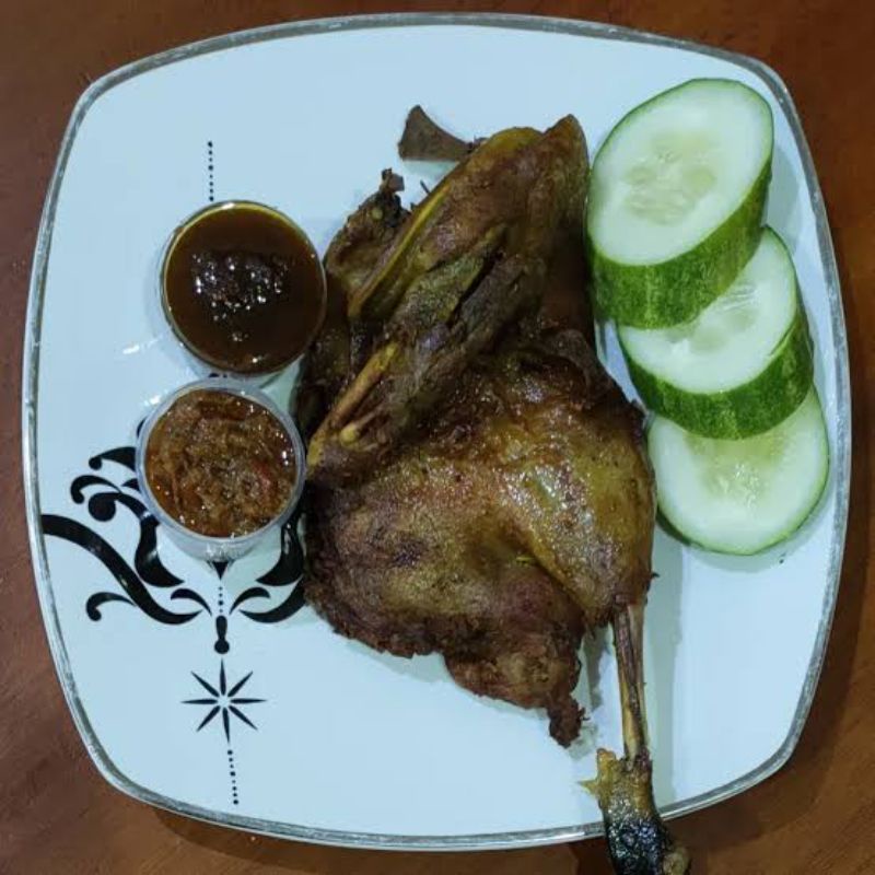 

Bebek Goreng bumbu hitam RM Bu Yum 1/2 ekor