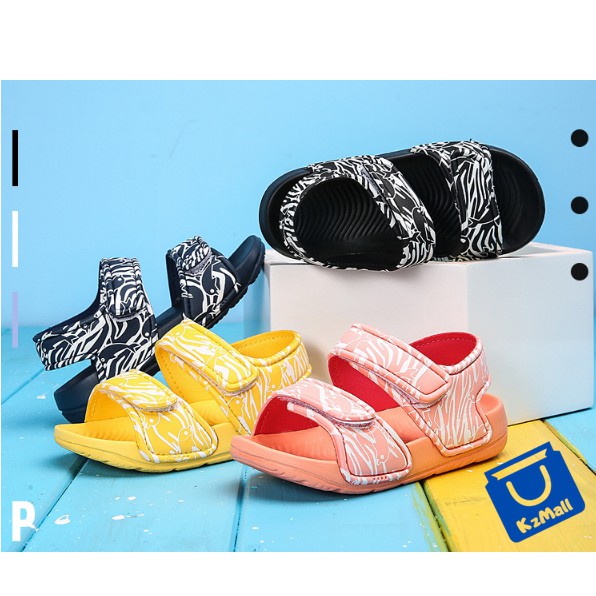 Sandal Ringan Anak Dapat Glow In The Dark Bermotif Garis / Sandal Gunung Anak Garis