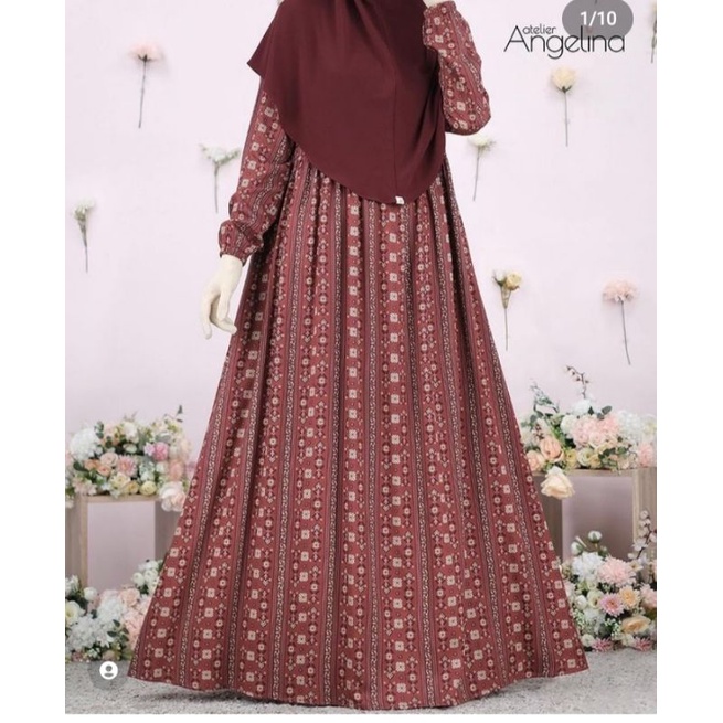 Versailles Brick Red XL by atelier angelina