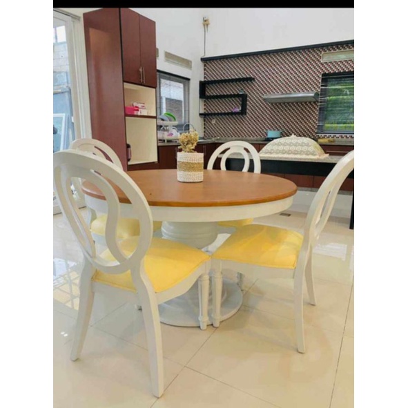 set meja makan bulat