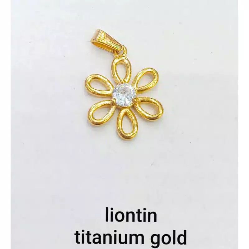 LIONTIN TITANIUM WANITA MOTIF BUNGA WARNA EMAS