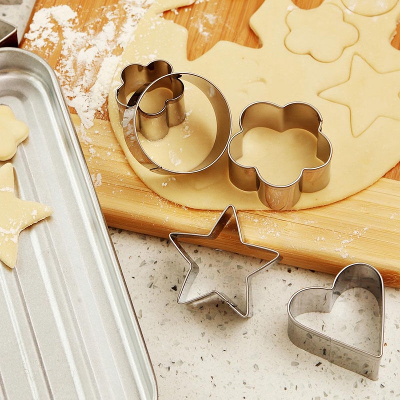 24pcs / set Cetakan Kue Bentuk Hati Bintang Bunga Bahan Stainless Steel Untuk Dapur