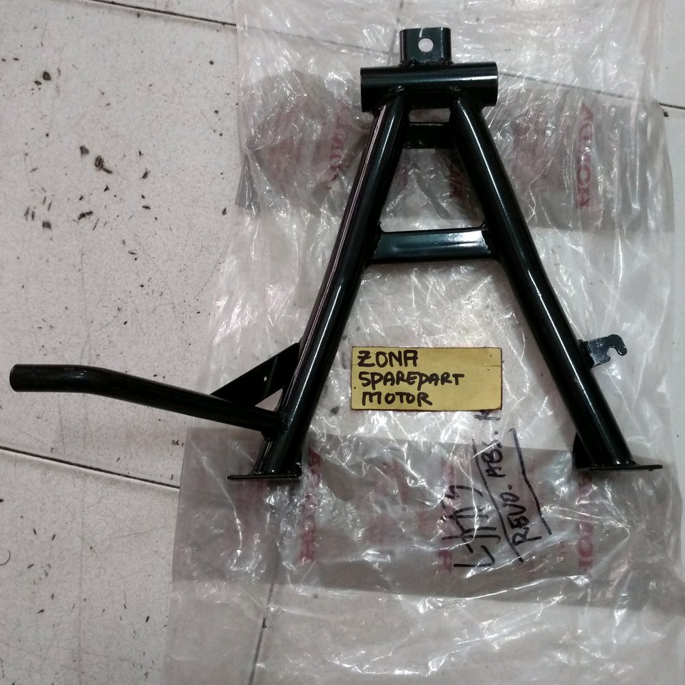 Standar Tengah Revo Absolute Karburator AHM 50500 KWB 920