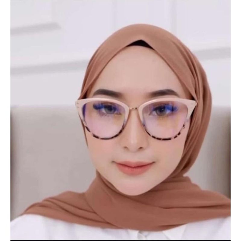 Frame kacamata fashion | kacamata minus photocromic | kacamata antiradiasi | lensa minus | lensa photocromic | lensa anti radiasi | kacamata hitam | kacamata hitam wanita | kacamata cat eye wanita | kacamata fashion | kacamata wanita