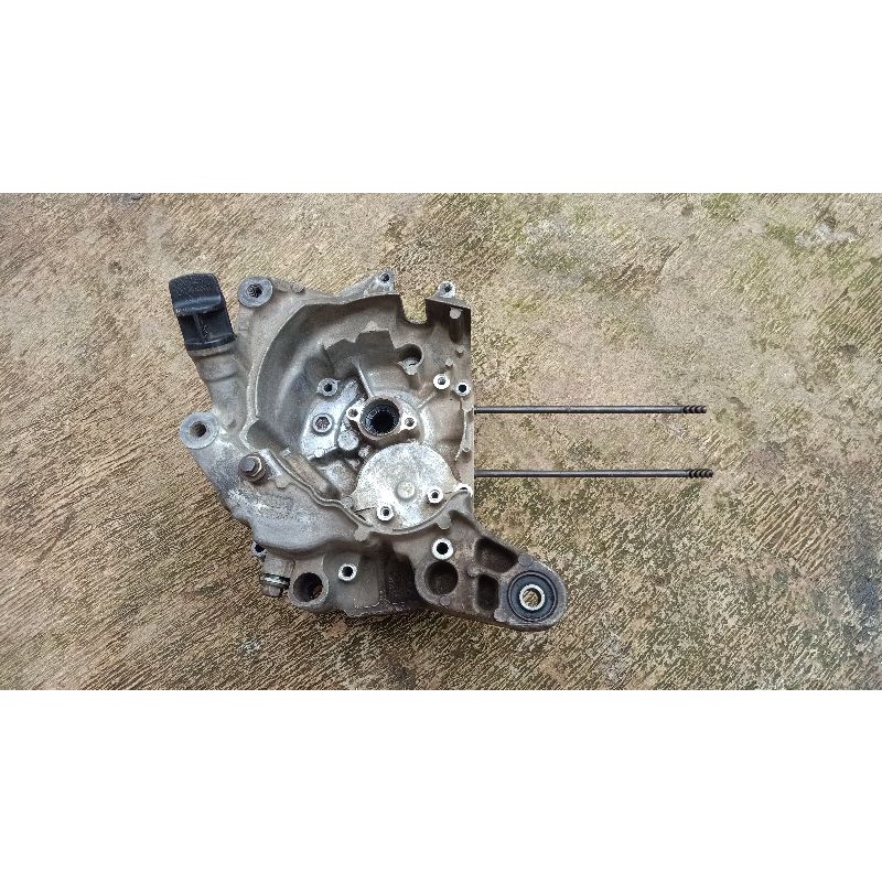 krengkes kalter crankcase oli kanan honda beat fi KZL