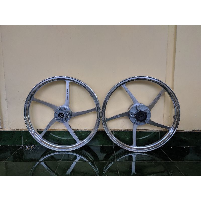 VELG ENKEI TRC T55RR CHROME LIMITED EDITION DOUBLE DISC RING 17