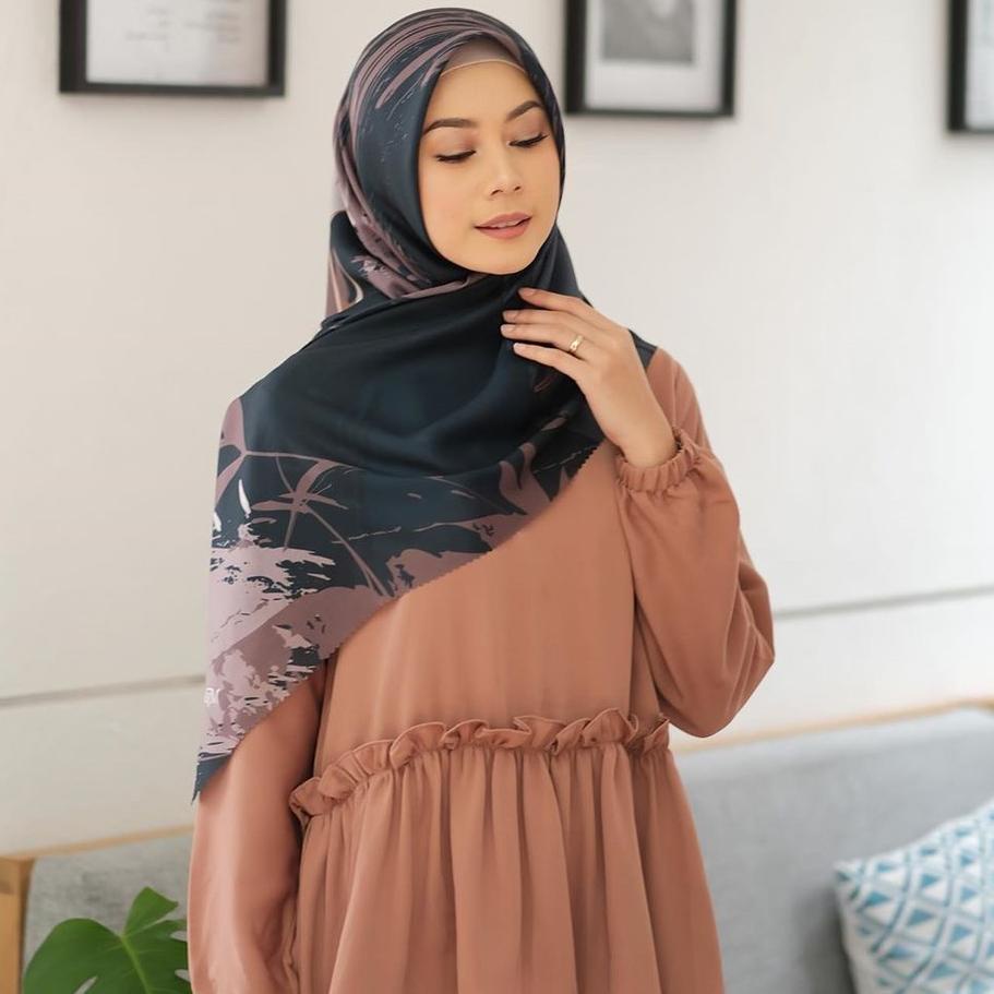Review ZM Zaskia Mecca - Kayu Aro Black Scarf Kerudung Segi Empat mama-_in_fashion bukan ZM Zaskia M