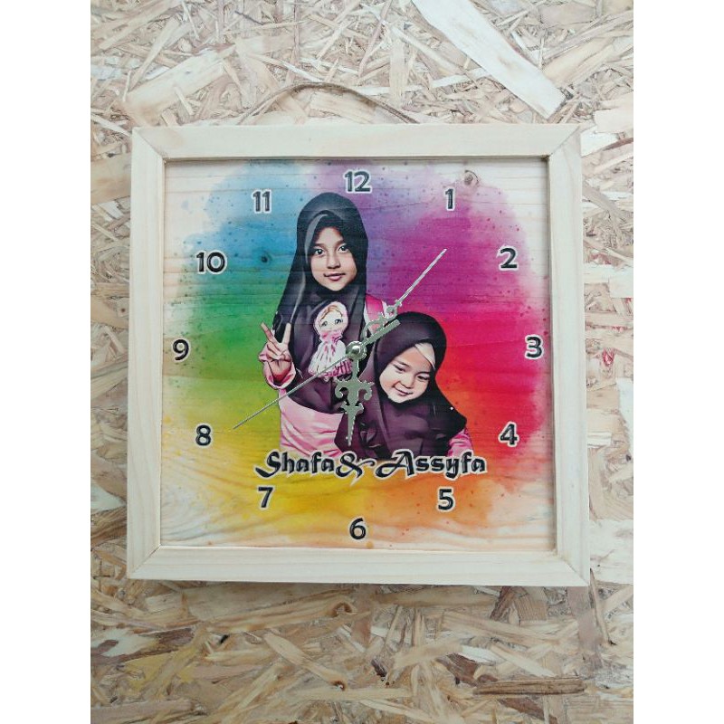 Foto Kayu | Jam Kayu | Jam Dinding Kayu | Jam Sketsa || Jam Lukis Ukuran 29x29CM