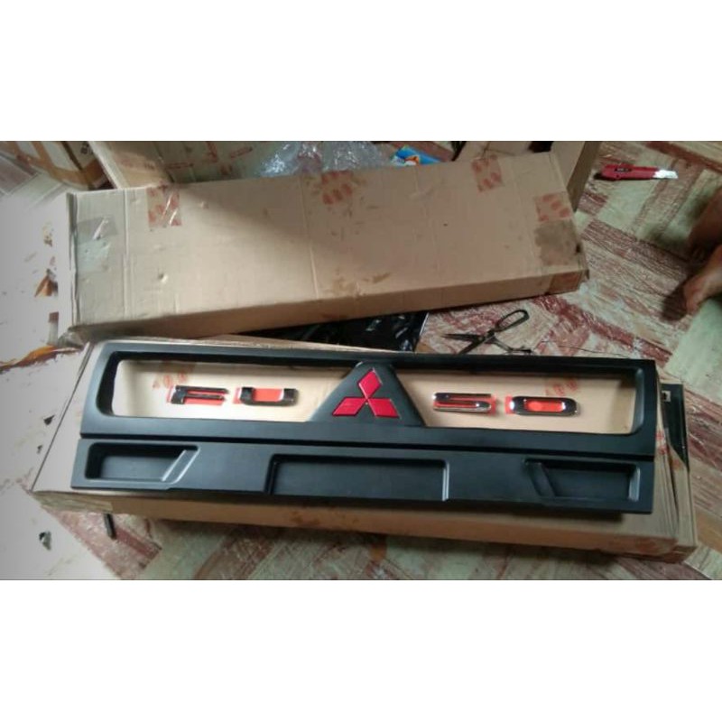 GRIL   L-300 LAMBANG FUSO