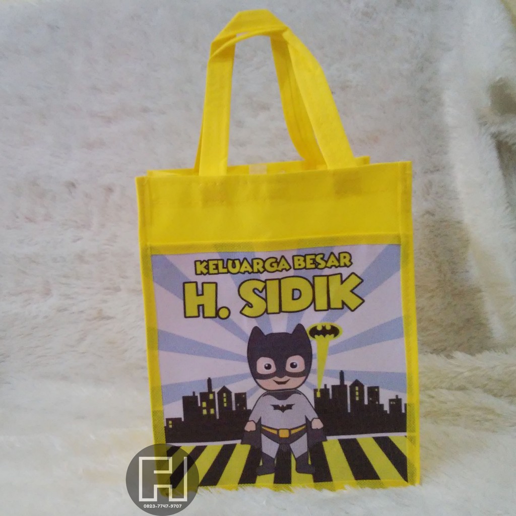

Tas kantong Ultah Anak Batman / Tas Jinjing Souvenir Ultah /Tas Kantong Ulang Tahun Batman