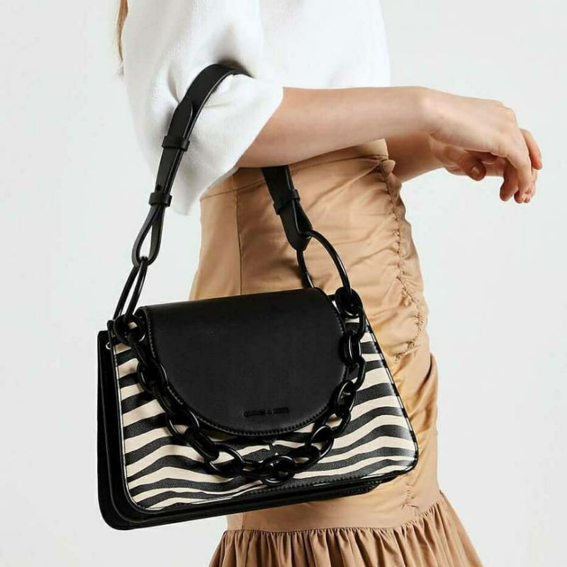 

C Croc-Effect Chunky Chain Link Shoulder Bag