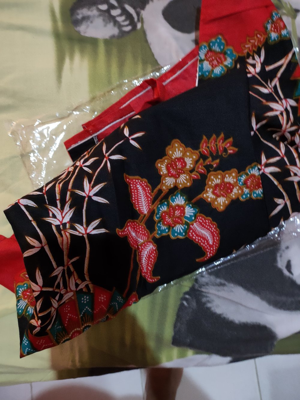 Blouse Atasan Batik Wanita-motif Kipas Merah Sania Ruffle Batik Atasan Ndoro Jowi Dnt Fairuz Arrafiq