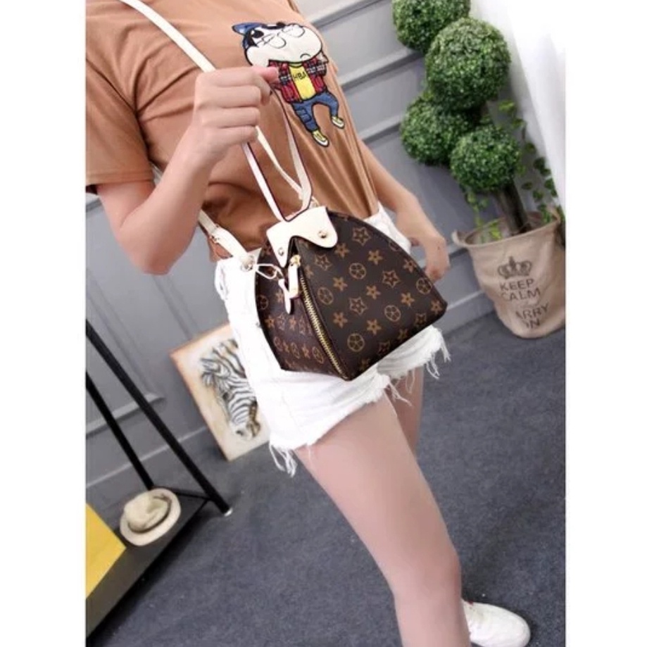 Khatinstore Tas selempang Wanita / Import / Terbaru 2022 / Model Kerucut / Sling Bag Motif Elvi - 118