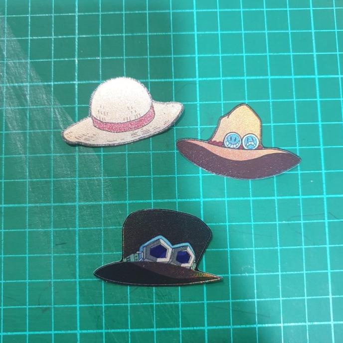 

(BISA COD) Sticker Hologram Anime - PSH1059 - Topi One Piece 3pcs Sabo Luffy Ace TERJAMIN Kode 1291