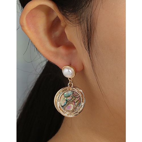 LRC Anting Tusuk Fashion Golden Pearl Round Natural Abalone Earrings K82350