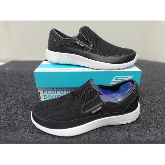 Sepatu Sketcher Skechers Depth Charge Basic - Hitam, 40