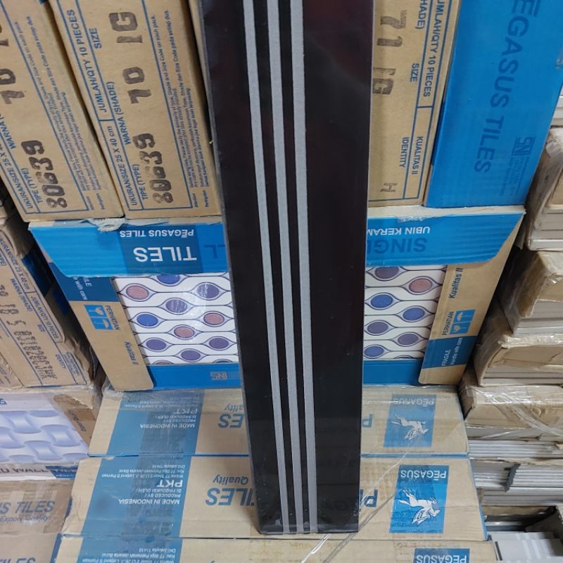 10x60 GRANIT TANGGA WARNA CREAM DAN HITAM