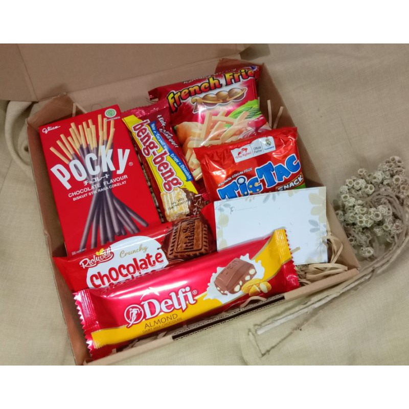 

Gift box / Hampers / Snack Box Merah