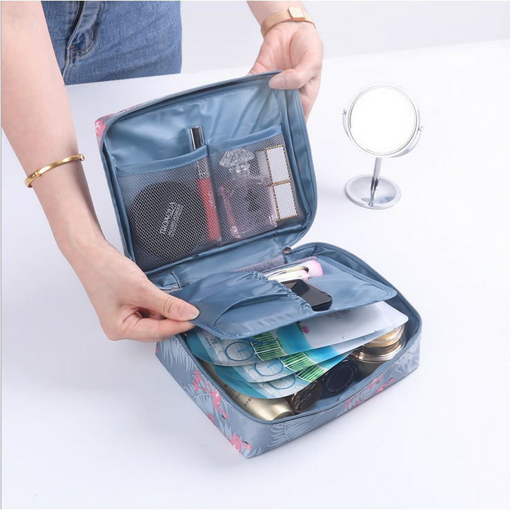 Tas Kosmetik Monopoly Pouch Travel Make Up Wanita / tas pouch mudik