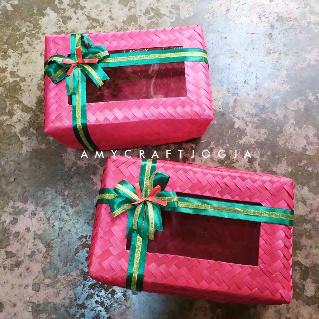 

Besek Persegi Panjang Mika Pita Warna 30 x 15 x 7 cm/ hampers besek cantik
