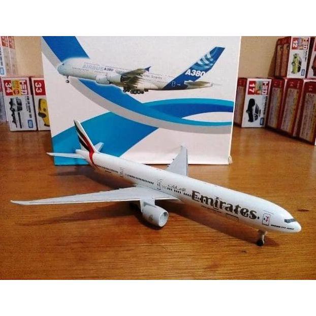 Jual Miniatur Pesawat Terbang Maskapai Emirates Diecast Original Murah