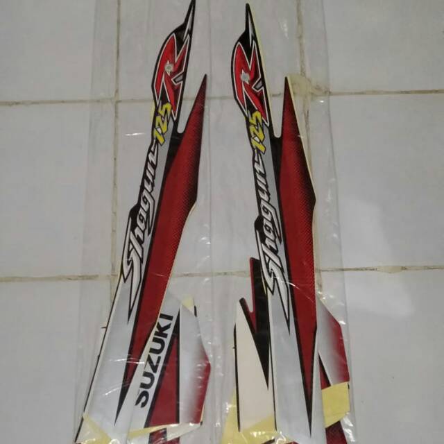 striping shogun 125R 2005 merah hitam