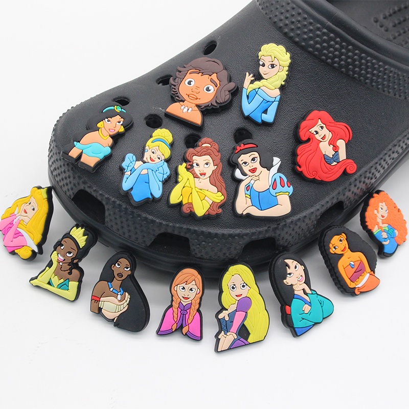 Disney Princess 1pcs Jibbitz Crocs wanita charms sendal PVC pin Aksesoris DIY Bahan Untuk Dekorasi Sepatu Hadiah pria