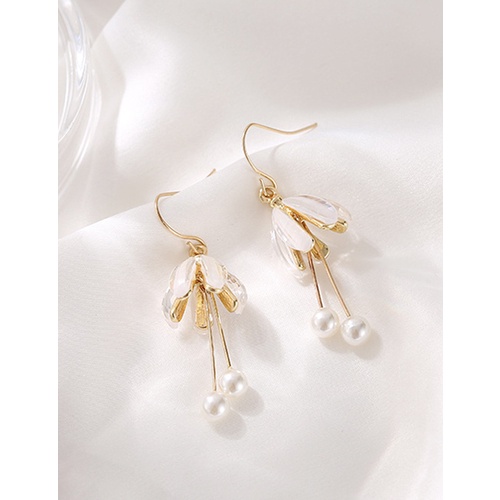 LRC Anting Gantung Fashion Golden Petal Pearl Tassel Earrings P58240