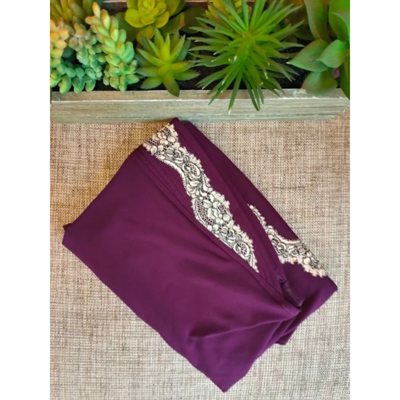 RENDA GARIS HITAM | HIJAB RENDA | ORIGINAL | AZZURASCARF | HIJAB INSTAN | BERGO INSTAN | JILBAB-Ungu terong