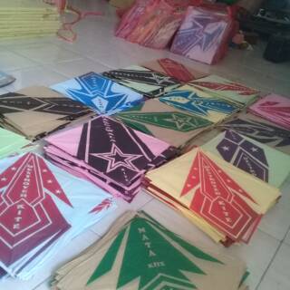  Layangan  standart gambar kertas  warna 23 000 isi 30 layang 