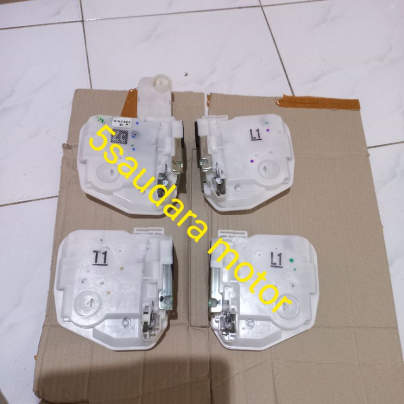 door lock pintu depan xpander original