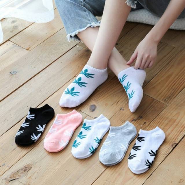 KAOS KAKI WANITA. 5 PASANG KAOS KAKI PENDEK WANITA.KAOS KAKI MOTIF WANITA  ANKLE SOCKS  WANITA