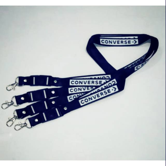 

Aksesoris Gantungan Converse - Gantungan Flashdisk Converse - Name Tag Converse Murah