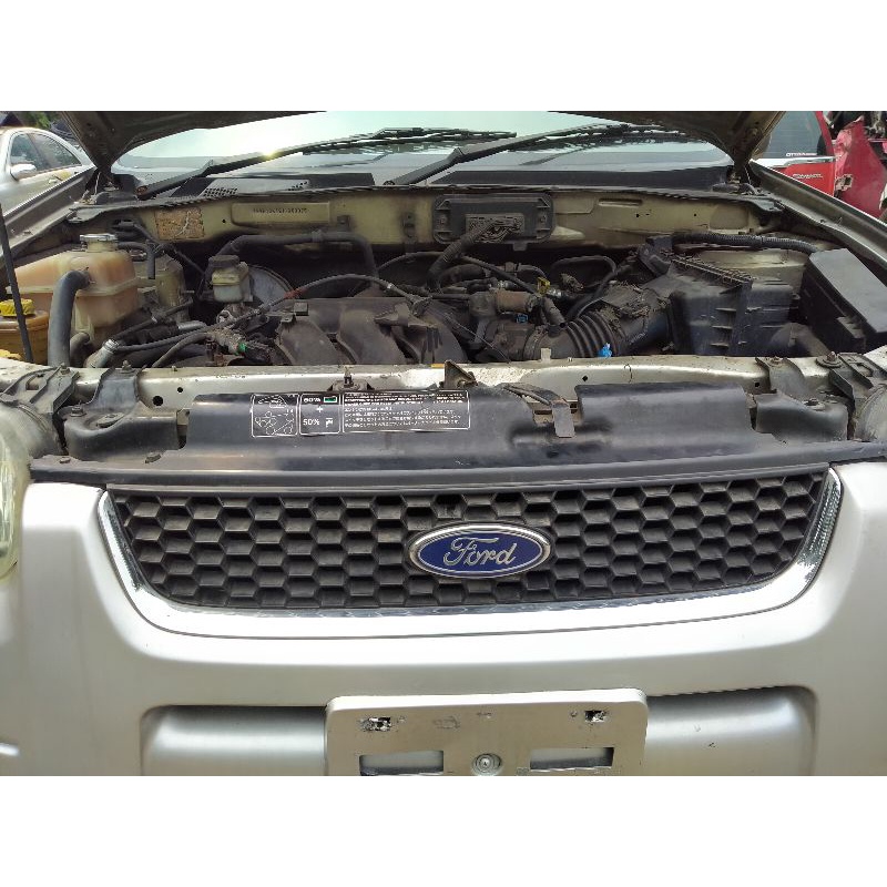 girlt Ford escape 2004