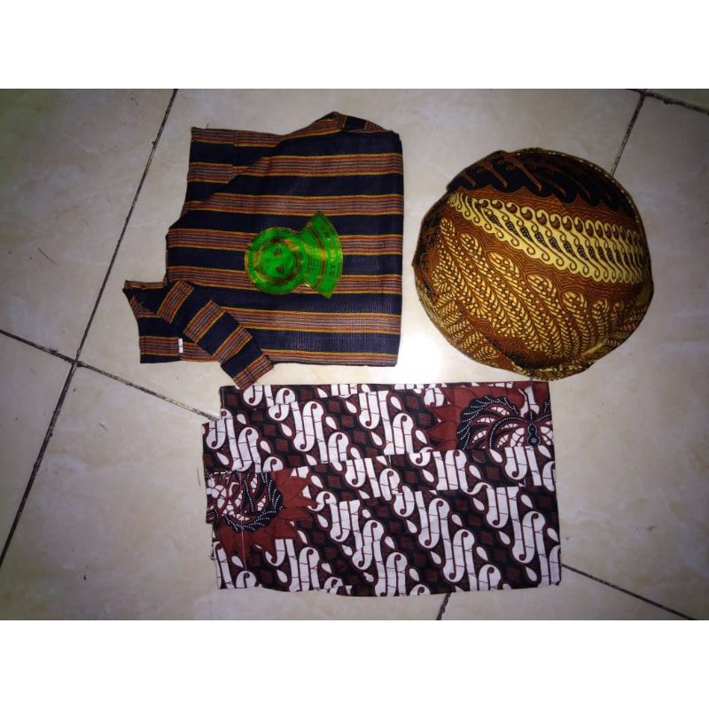 SETELAN baju lurik ROK anak gratis blangkon