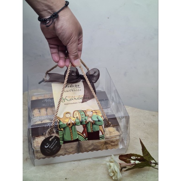 

Paket Kue Lebaran Pahe