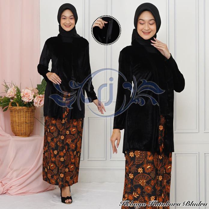 KUTUBARU BLUDRU - HITAM, XS