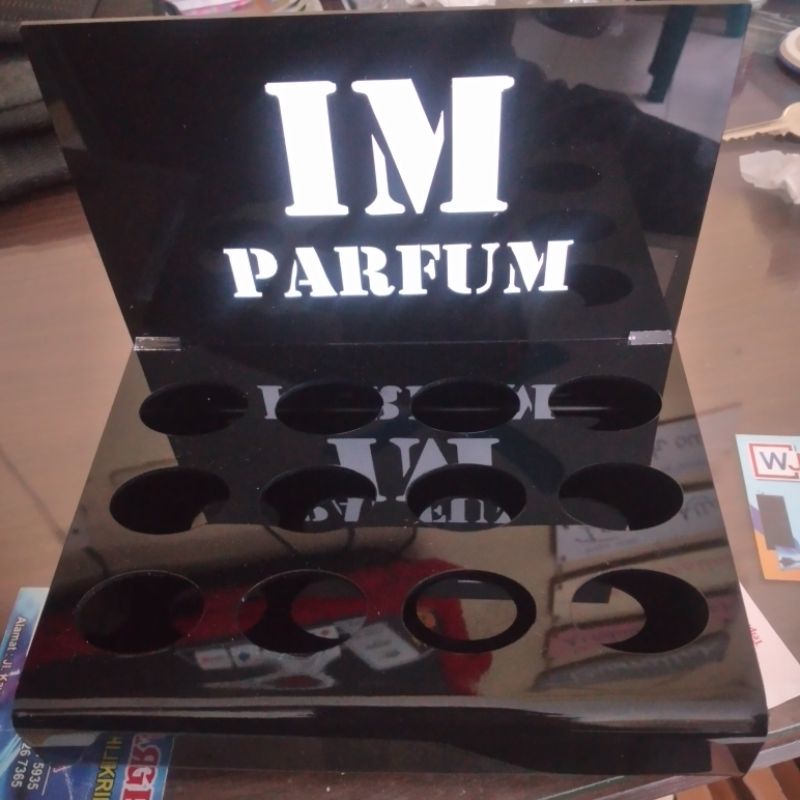 rak parfum IM akrilik