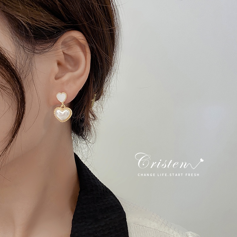 Anting Stud Bentuk Hati Aksen Mutiara Gaya Retro Untuk Wanita