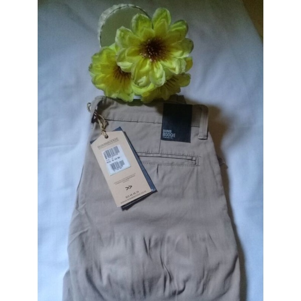 celana preloved chinos BOMBBOOGIE