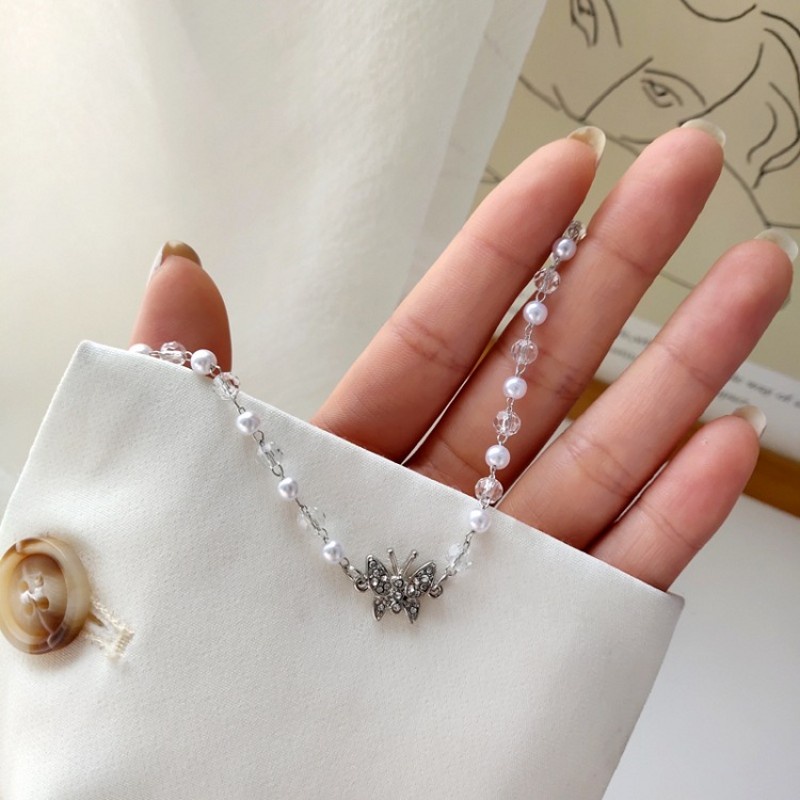 [Women Simple Light Luxury Butterfly Diamond-studded Clavicle Chain] [Ladies Butterflies Pearl Pendant Chain Temperament Beaded Necklace] [ Silver Color Sweet Nacklace Gifts Party Jewelry Accessories]