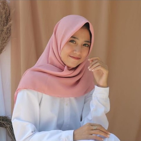 Jilbab segiempat bella square bahan pollycotton