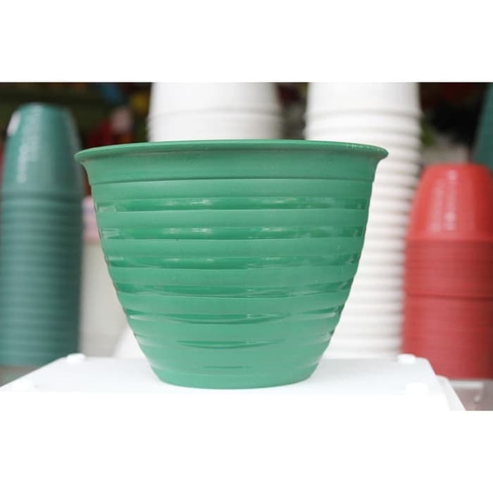 Pot Tawon Hijau 18cm - Pot Plastik Model Tawon 18cm Warna Hijau