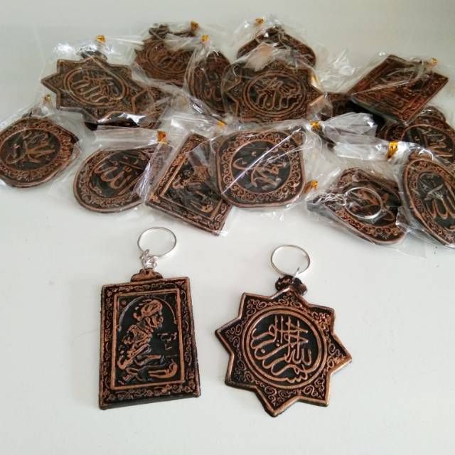 

Souvenir Pernikahan Murah Ganci Unik Kaligrafi Packing Plastik Minimal Order 100 pcs