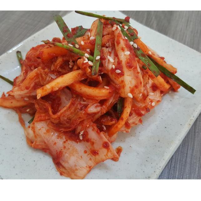 

(HOT PRODUCT BEST SELLER) kimchi SAWI RASA PEDES korea 500 gram halal original