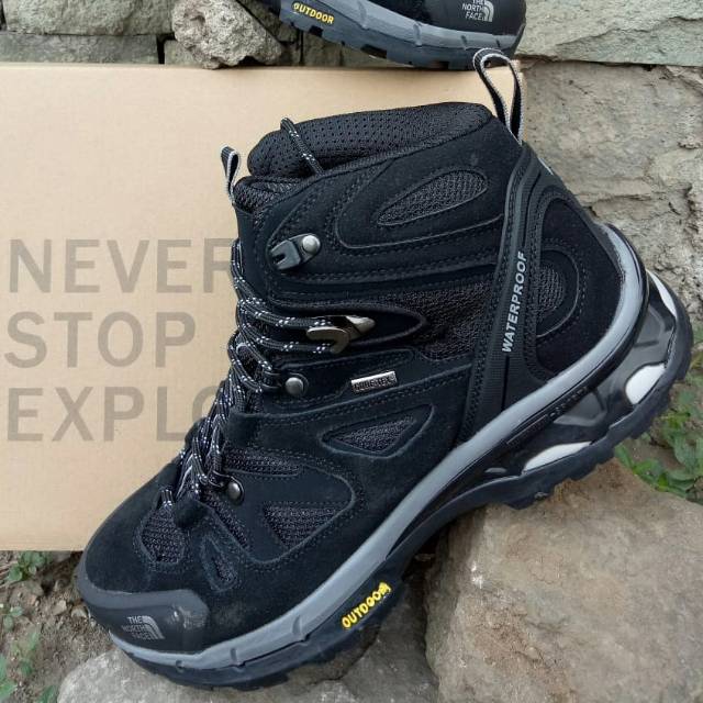 The north face waterproof size 40-44