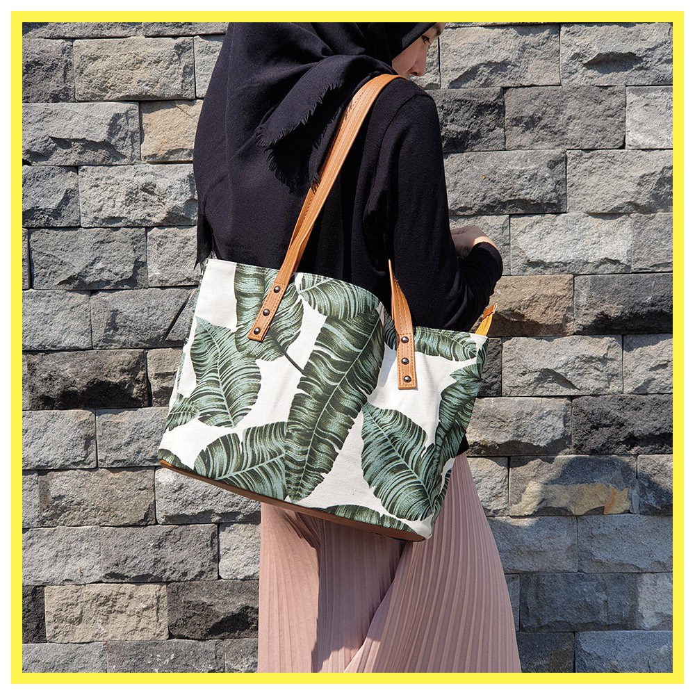 

BANANA LEAF TROPICAL